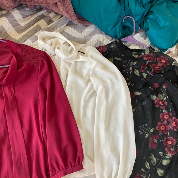 CLOSET CLEAR OUT - Picture 6 of 6